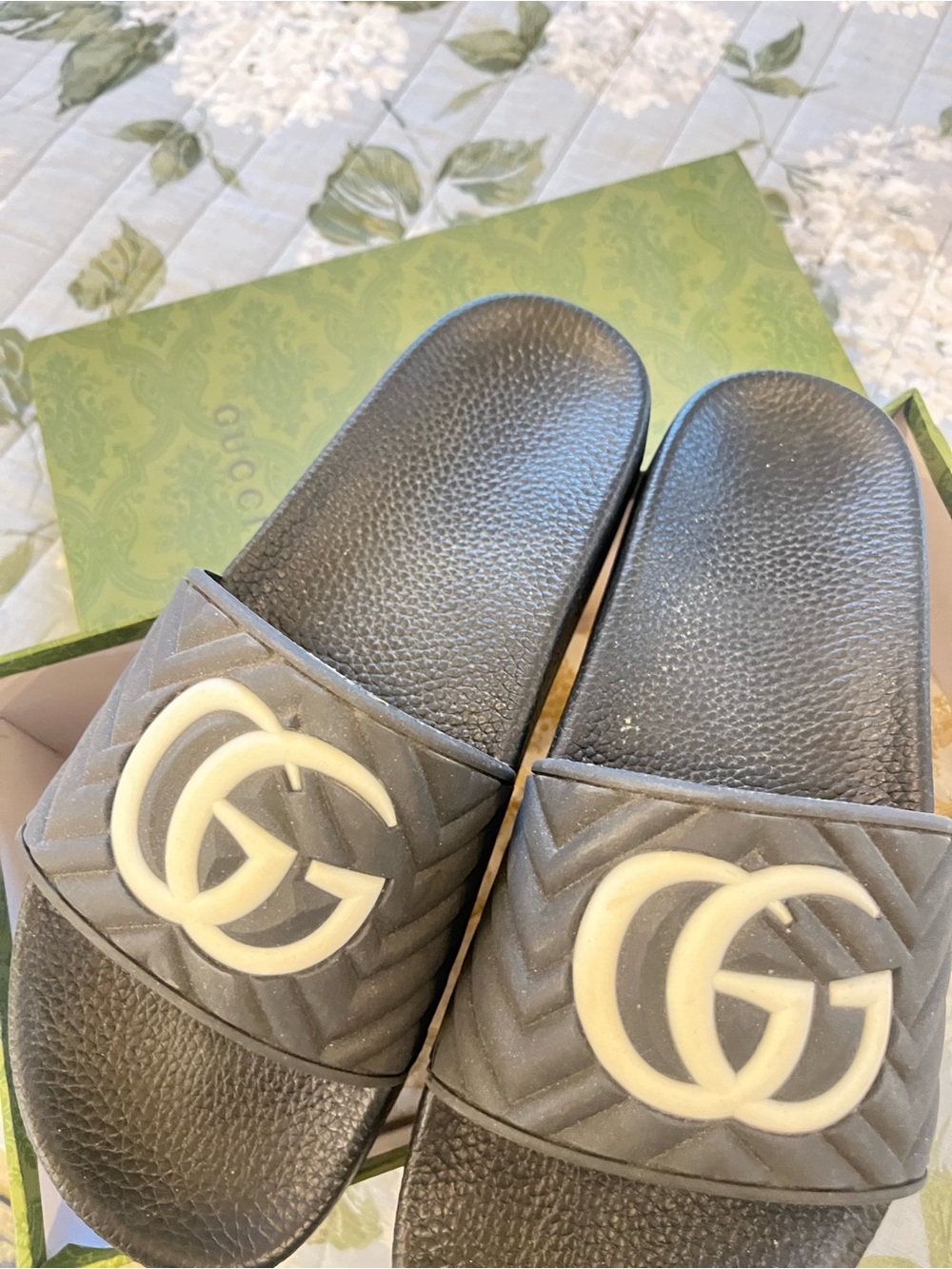 Preowened size US 9 Gucci Black GG Rubber Slide ๐ฎ๐น๐ฎ๐น๐ฎ๐นUK 8. Good condition! - Picture 6 of 7